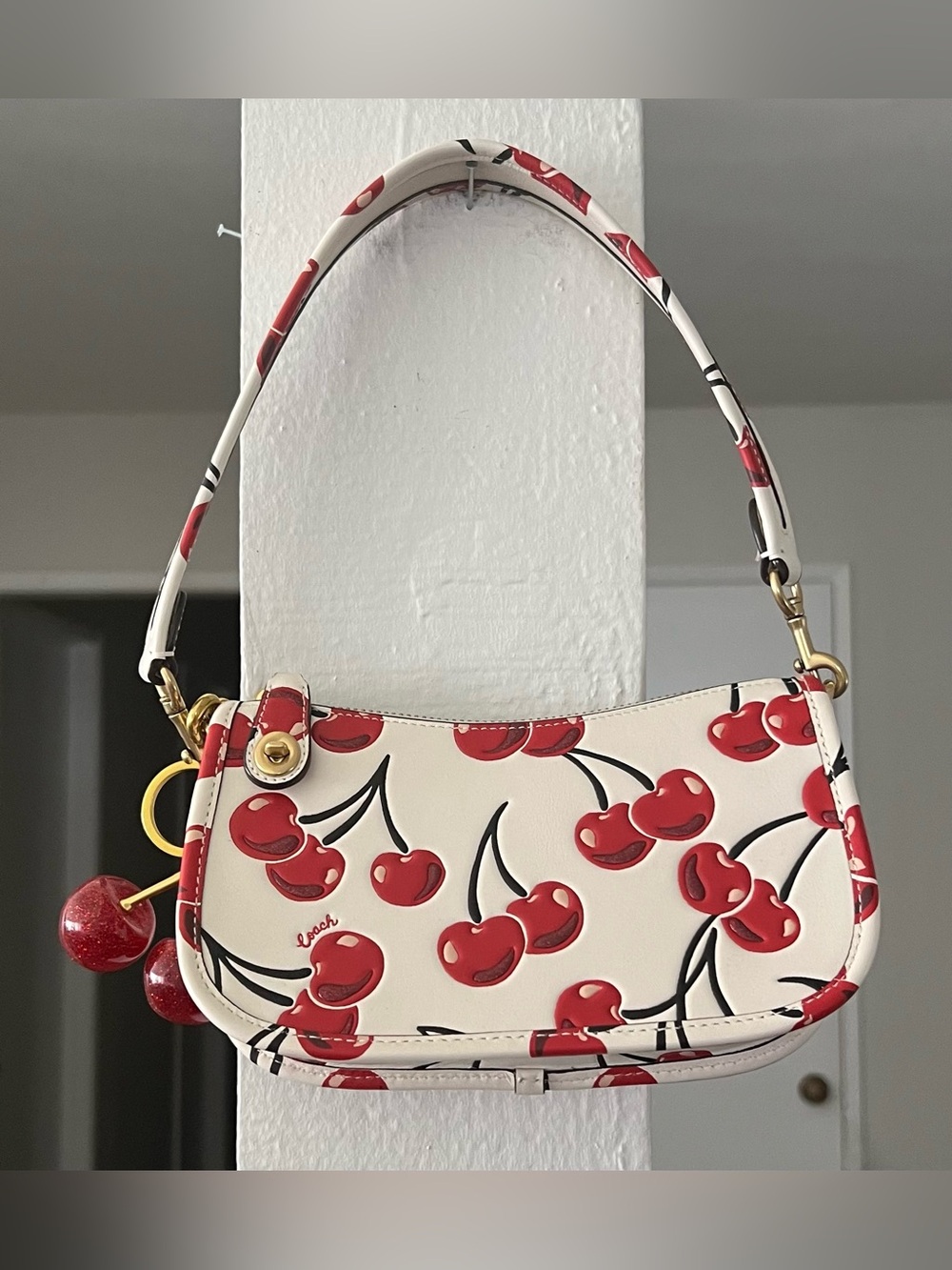Coach Swinger Bag 20 With Cherry Print - Picture 9 of 9